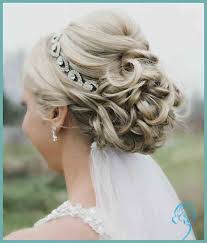 Die 25+ besten frisuren hochzeitsgast ideen auf pinterest … finde diesen pin und vieles mehr auf haare und beauty von liiin1972. Hochzeit Frisuren Schulterlanges Haar Mit Schleier Mittellange Haare Damen Frisuren Hochzeitsfrisuren Brautfrisur Frisur Hochzeit