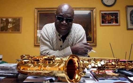 Se replonger dans Wakafrika, l'un des chefs-d'œuvre de Manu Dibango | Music  In Africa