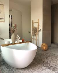 Die badewannenablage aus holz badewannen butler. Hier Hat Sich Auch Was Getan Badezimmer Bathro