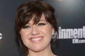 Kelly clarkson's tousled, wavy hairstyle works as well for everyday as it does for a casual date night. Kelly Clarkson Talks Duets Dark Side