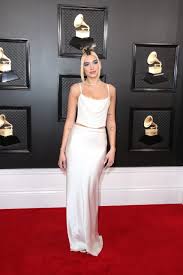 All the celebrity dresses and best dressed list according to a fashion editor. Grammys 2020 Red Carpet Billie Eilish Lizzo More Celebs Show Off Dazzling Looks Red Carpet Dresses Celebrity Red Carpet Celebs