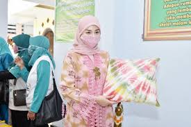 Trend model baju atasan pkk terbaru akan terus berkembang seiring dengan perkembanag fashion dan pilihan modelnya juga semakin banyak dengan desain yang modis dan trendy. Pkk Kab Trenggalek