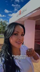 Si te pasó algo así, NO es normal. En dermatología, cada paso importa:  abrir productos frente al paciente, evaluarte antes de recomendar, y  asegurarse de las restricciones que existen. Infórmate, pregunta y