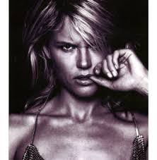 Julie Iversen's Instagram, Twitter & Facebook