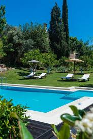 Geniessen Sie Die Grune Umgebung Einer Villa Neben Der Kretischen Natur Bei Ihrem Nachsten Urlaub Auf Der Schonen Insel Kreta Kr The Best Of Europe In 2019 Crete Crete Holiday Villas Crete