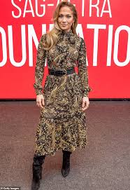 اختارت جنيفر لوبيز jennifer lopez مساء أمس في لوس أنجلوس، في الحفل الخاص بالترويج لفيلمها الجديد، فستانًا مميزًا خطفت به. Ø¬Ù†ÙŠÙØ± Ù„ÙˆØ¨ÙŠØ² ØªØ±ÙØ¶ Ø¥Ø®ÙØ§Ø¡ ØªÙØ§ØµÙŠÙ„ ÙØ³ØªØ§Ù†Ù‡Ø§ Ø§Ù„Ù…Ø·Ø±Ø² Ø¨Ù…Ø¹Ø·Ù Ø±ØºÙ… ØªØ³Ø§Ù‚Ø· Ø§Ù„Ø«Ù„ÙˆØ¬ ØµÙˆØ± Ø§Ù„ÙŠÙˆÙ… Ø§Ù„Ø³Ø§Ø¨Ø¹