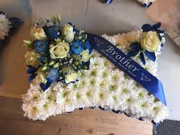 Antique rememberance in memory of funeral daisies flower blue ribbon bow floral. Bro Funeral Flowers