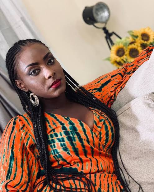 09 Photos) Marième Dial en toute complicité avec Amsa (maîtresse d'un homme  marié)