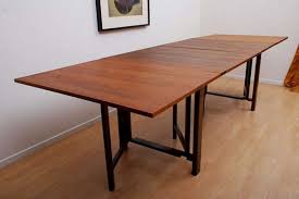 13 Mesas Plegables De Gran Diseno Y Consideraciones Antes De Comprar Una Decoraciones De Mesa De Comedor Mesa Plegable Muebles Plegables