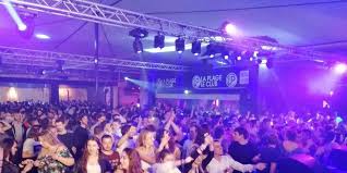 Lavoravo in un locale notturno di san francisco. Discotheque La Plage A Bordeaux Reouverture En Douceur