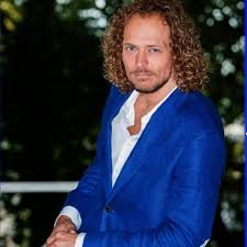 Во время разговора анчуков уже был болен. Advokat Igor Gonsales Iz Seriala Tatyanin Den Chto Stalo Za 14 Let I Pochemu Propal Akter Artem Artemev Femmie