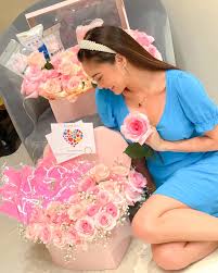 𝑫𝒊𝒔𝒕𝒂𝒏𝒄𝒆 𝒊𝒔 𝒕𝒆𝒎𝒑𝒐𝒓𝒂𝒓𝒚 𝒃𝒖𝒕 𝒐𝒖𝒓 𝒍𝒐𝒗𝒆 𝒊𝒔  𝒑𝒆𝒓𝒎𝒂𝒏𝒆𝒏𝒕."💖💖💖 Got these pretty flowers from ate @krisaquino ✨  thank you ate, love the all pink roses with pink face masks very useful. I  miss