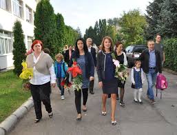 Prima zi de școală este liberă doar pentru părinții parlamentari. Lucruri Mai PuÅ£in Cunoscute Despre Drepturile Si ObligaÅ£iile Profesorilor Si ParinÅ£ilor