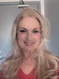 This proves that no matter what you have been through, you can not only  💪🏼survive but 💥THRIVE! This brave lady, Misty Gilbert survivor