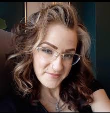 Erin Reams's Instagram, Twitter & Facebook