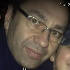 This tells the story of a girl who panicked when she saw paparazzi at the  airport and quickly put concealer under her left eye and forgot to rub it  in. And yes