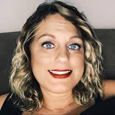 Heather Reinke's Instagram, Twitter & Facebook