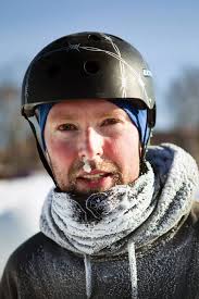 Kraftprov på skridskor i strålande sol