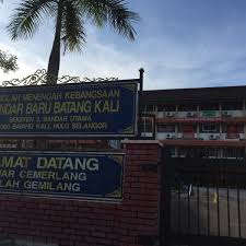 Sekolah kebangsaan bandar baru batang kali terletak di seksyen 3, bandar utama, batang kali, hulu selangor, selangor darul ehsan. Photos At Smk Bandar Baru Batang Kali 1 Tip From 121 Visitors