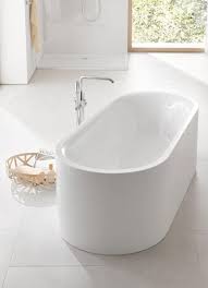 Grohe Essence Uberzeugende Schlichtheit Prasentiert Die Freistehende Grohe Essence Badewanne Eine Klare Formgebung Und Der Ve Badewanne Ovale Badewanne Wanne