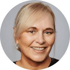 Dee Waldron's Instagram, Twitter & Facebook