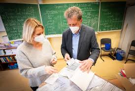 Zunächst sollten die schulen 300 000 selbsttests bekommen, ob alle rechtzeitig beliefert werden. Bonn Lehrer Und Eltern Kritisieren Corona Selbsttests In Schulen