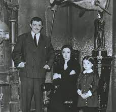 アダムス・ファミリー」の“元祖”ウェンズデー、リサ・ローリングが死去 享年64歳、1964年にわずか６歳でウェンズデーを演じる - tvgroove