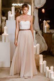 Kaufen sie jetzt die schönsten brautkleider online von großen marken | lilly, bianco evento & bride now ✓ kostenloser & schneller versand ✓ re. Schlichtes Brautkleid Mit Schleier Brautkleid Schlicht Kleid Hochzeit Brautkleid