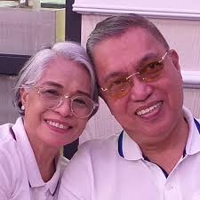 The art and the artist 👨‍👧 Nakakatuwa ang bonding ng mag-ama ni Jennylyn  Mercado na sina Dennis Trillo at Dylan Jade. Hinahayaan lang ni Dennis ang  kanyang mukha na lagyan ni Dylan