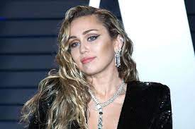 Chi è Miley Cyrus, la cantante di Flowers e Wrecking Ball