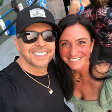 MorningMAGIC's @kendratheentertainer living out her childhood dream — she  hung out with @nkotb poolside at the @omnibostonhotel ✨ After 4 decades ….  these guys still take the time to talk and take