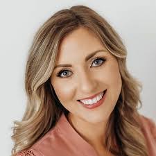 Amanda Sellars's Instagram, Twitter & Facebook