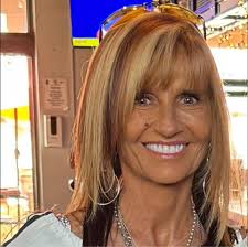 Tonight! Finally! Deborah Waldrop Lewis! Love her voice!