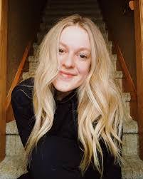 Amanda Cleland's Instagram, Twitter & Facebook