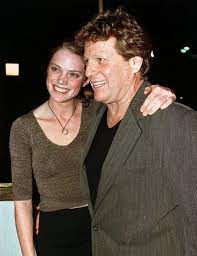 View leslie stefanson photo, images, movie photo stills, celebrity photo galleries, red carpet premieres and more on fandango. Leslie Stefanson And Ryan O Neal Dating Gossip News Photos