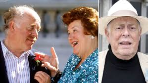 💐** THE SUCCESS OF THE BUCKETS **💐** Clive Swift almost didn't take the  role of Richard. He said:* I was reluctant to accept the part of Richard  until it hit me