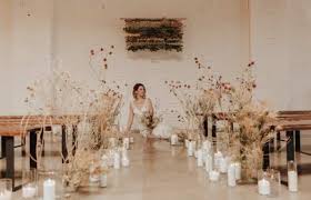 Or, ask your florist for dried elements to add into your wedding flowers and then use as keepsakes from the big day! They Re Back Dried Flowers Are Trending For Weddings In 2020 The Gilded Gown