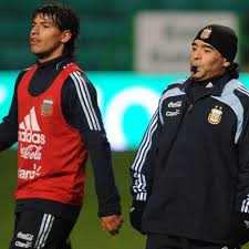 His father sergio married his mother gianinna maradona, the youngest daughter of diego maradona in 2009. Diego Maradona Blocks Out Picture Of Sergio Aguero Six Years After Manchester City Striker Ditched His Daughter Mirror Online