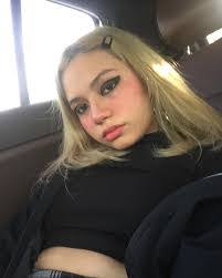 Lea Castillo's Instagram, Twitter & Facebook