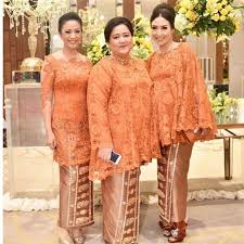 Dress brokat pendek & panjang untuk kondangan maupun pesta. Pin By Martha Rahmi On Kebaya Dress Brokat Modern Model Kebaya Modern Dress Brokat