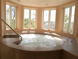 Dans La Piscine Il Y A Le Jacuzzi