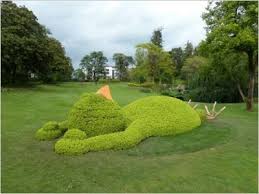 D Etonnantes Creations Envahissent Un Jardin De Nantes Jardins Jardin Botanique Montreal Art Des Jardins