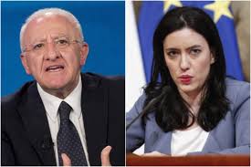 Servono misure prese per tempo e non all'ultimo minuto, al momento non abbiamo ancora misure definitive. Campania De Luca Tira Dritto In Arrivo Ordinanza Per Mantenere Le Scuole Chiuse Orizzonte Scuola Notizie