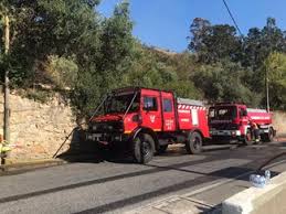 Stº antónio / loures (1/2). Mais De 100 Operacionais E Um Meio Aereo Combatem Incendio Em Loures Portugal Correio Da Manha