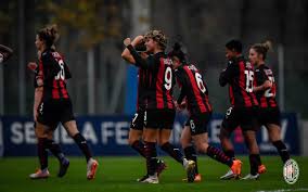 Non è altro che questo la sfida che questa sera dovrà affrontare la squadra di betty bavagnoli contro il milan di ganz alle 20.30 al mapei stadium. Milan Roma Femminile 1 0 La Decide Ancora Valentina Giacinti Calcio Addict