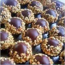 Jangan masukkan sampai penuh, separuh dari kulit tart itu. Perkongsian Resepi Tart Keju Buncit Bersalut Coklat Dengan Badam Jom Cuba Buat Audela