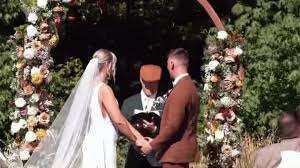 What a beautiful wedding!! Julian...