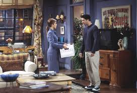 Who are the people that live in monica and rachel's apartment? Aualiylkuog5bm
