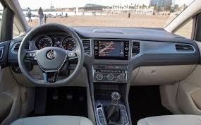 Der vw golf vi (typ 1k) ist offiziell die sechste baureihe des personenkraftwagens vw golf, stellt faktisch jedoch eine überarbeitete version des vorgängers dar. Vw Golf Sportsvan Im Test 2018 Volkswagen Bringt Das 2017er Facelift Meinauto De