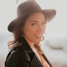 Stephanie Yardley's Instagram, Twitter & Facebook